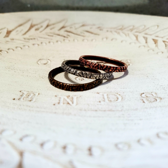 Stackable etched rings. Size 8 - Picture 2 of 2